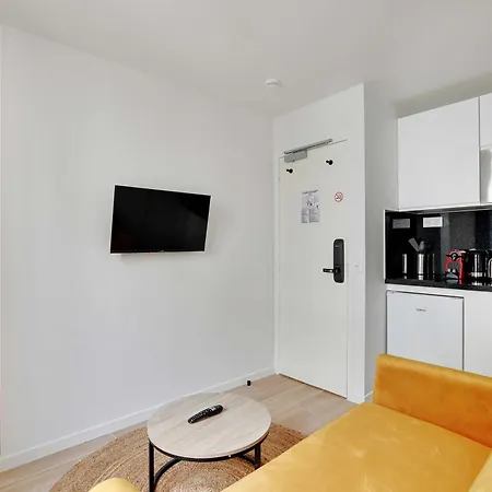 Bright Modern Menilmontant Holiday home